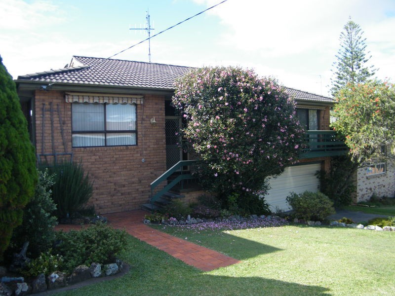 18 Lakeview Crescent, Forster NSW 2428