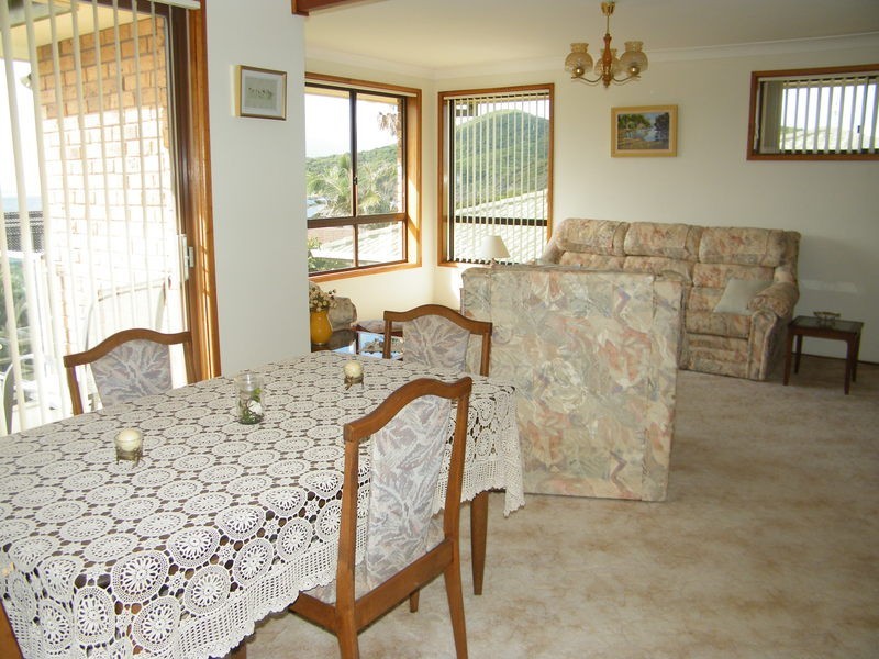 18 Lakeview Crescent, Forster NSW 2428