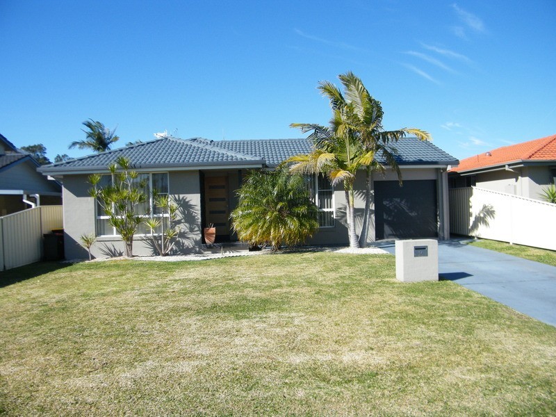 16 Blundell Avenue, Forster NSW 2428