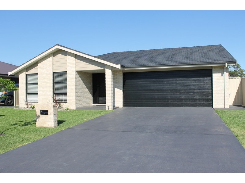 4 Massie Crescent, Tuncurry NSW 2428