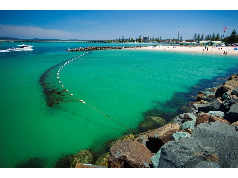 Cnr North & Parkes Street, Tuncurry NSW 2428