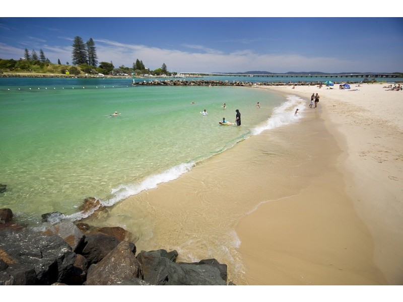 Cnr North & Parkes Street, Tuncurry NSW 2428