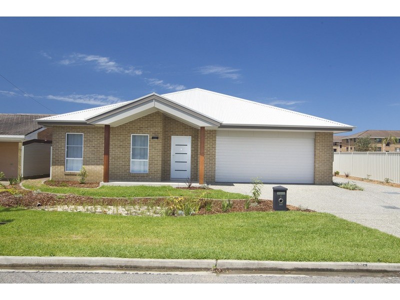 1 & 2/Cnr North & Parkes Street, Tuncurry NSW 2428