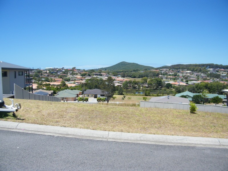 8 Manara Crescent, Forster NSW 2428