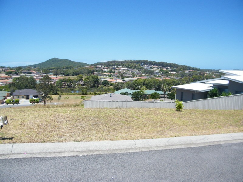 8 Manara Crescent, Forster NSW 2428