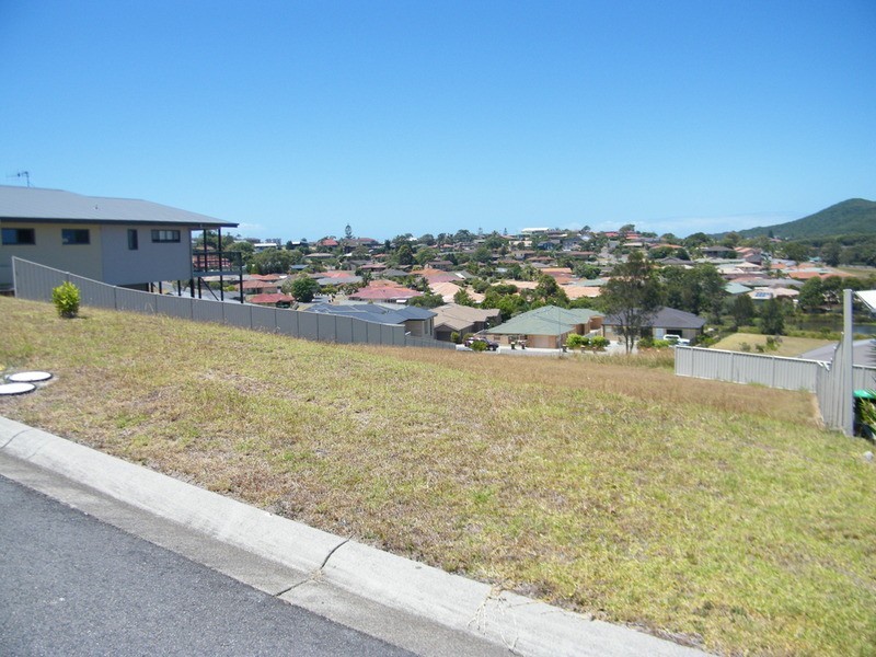 8 Manara Crescent, Forster NSW 2428