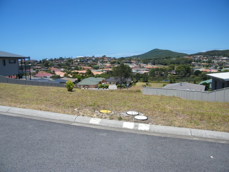 8 Manara Crescent, Forster NSW 2428