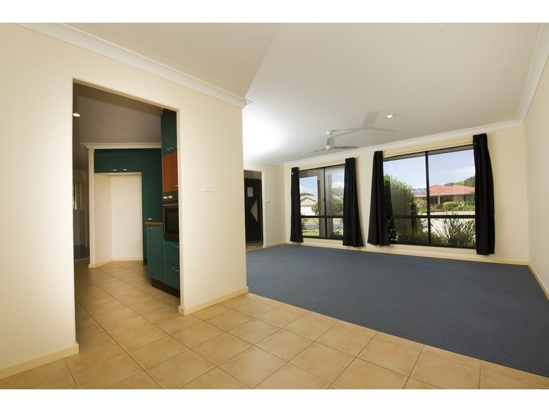 7 Meers Drive, Hallidays Point NSW 2430