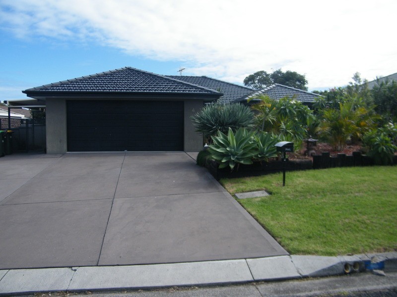 4 Meers Drive, Black Head NSW 2430