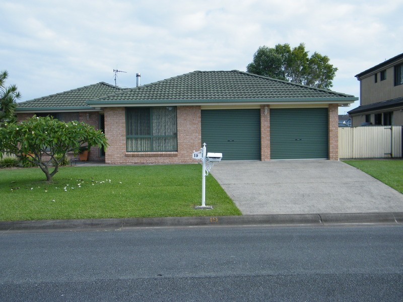 19 Eyre Crescent, Forster NSW 2428