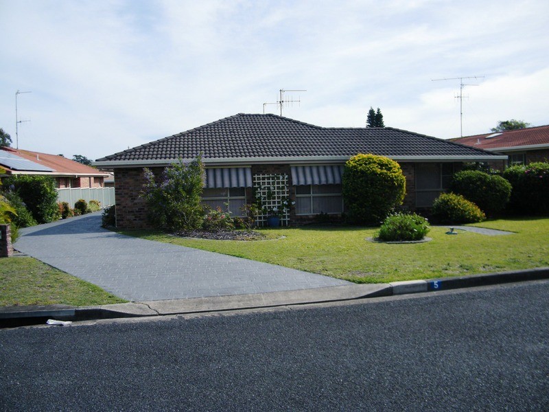 1/5 Woodward  Place, Tuncurry NSW 2428