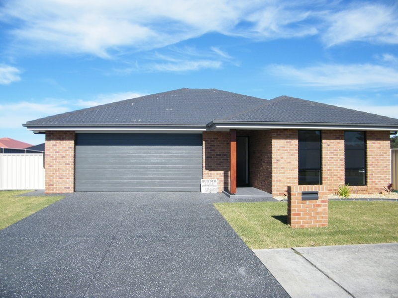 10 Chapmans Road, Tuncurry NSW 2428