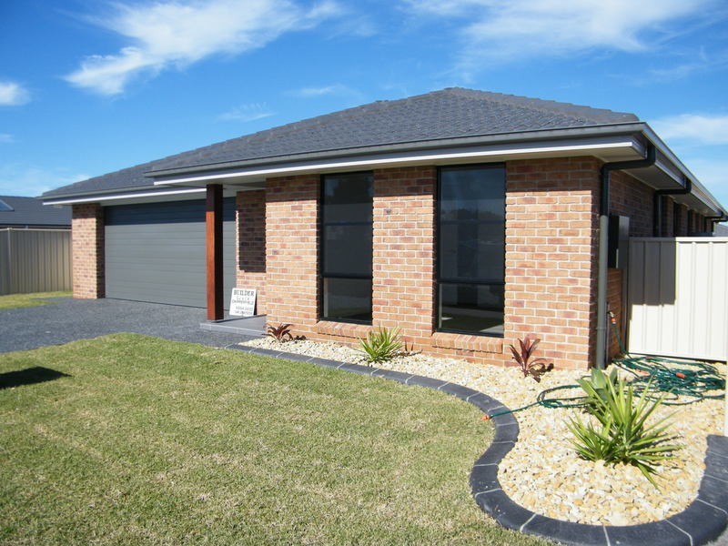 10 Chapmans Road, Tuncurry NSW 2428