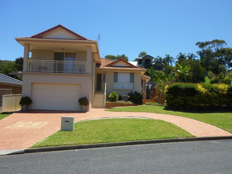 1 Affleck Close, Forster NSW 2428