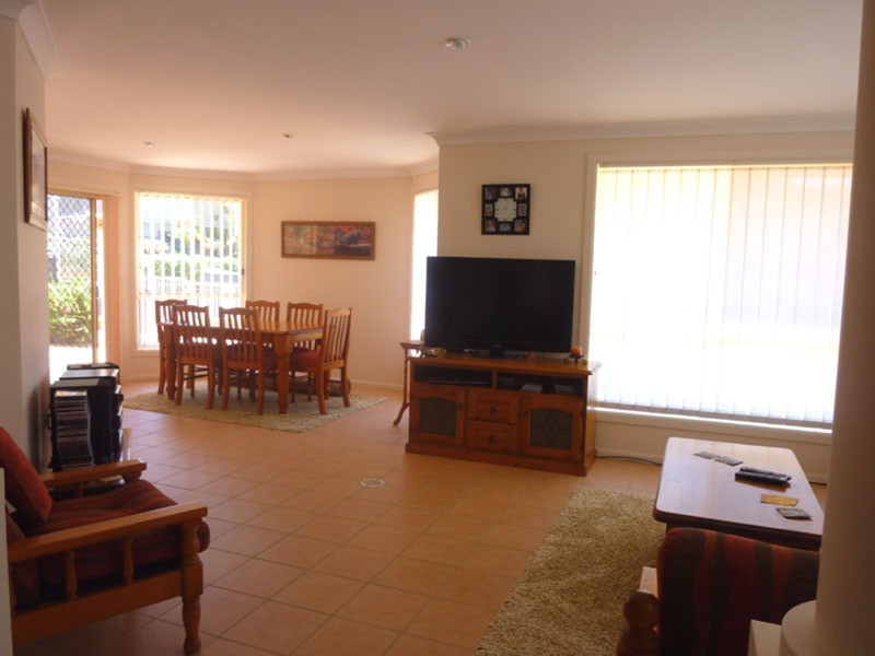 1 Affleck Close, Forster NSW 2428