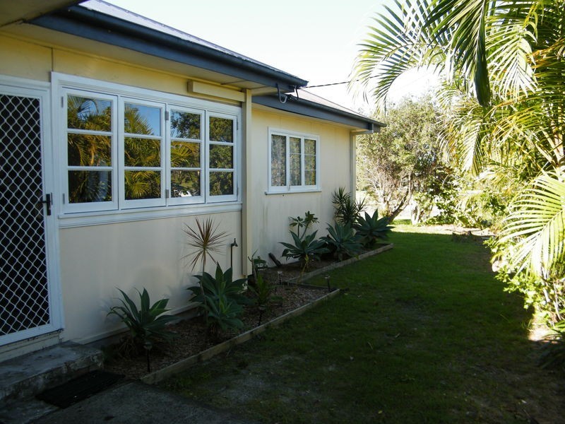 80 The Lakes Way, Forster NSW 2428