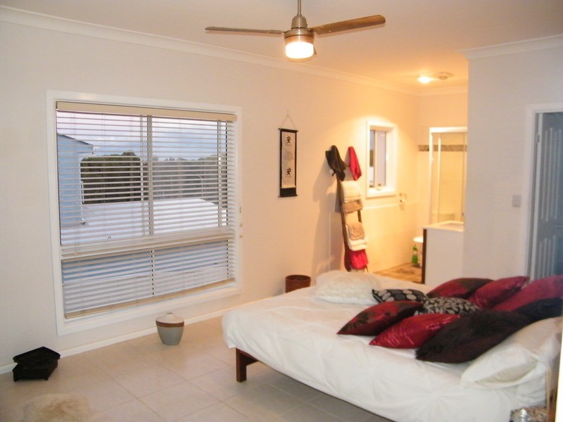 32 Emerald Drive, Diamond Beach NSW 2430