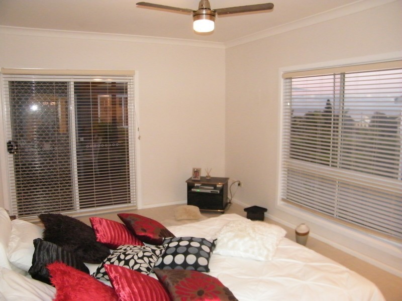 32 Emerald Drive, Diamond Beach NSW 2430