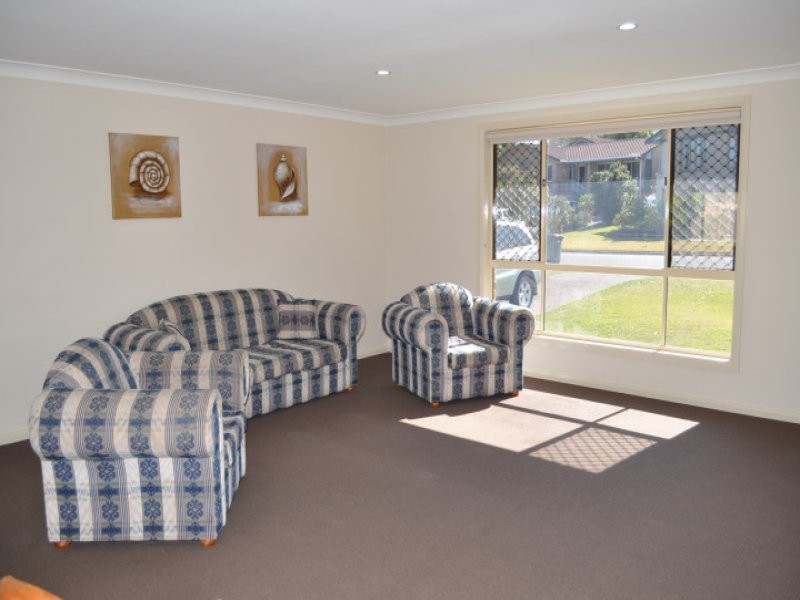 5 Bangalow Place, Forster NSW 2428