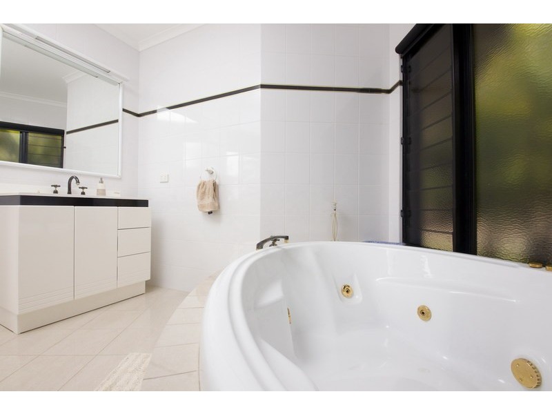 7 Woodlands Drive, Hallidays Point NSW 2430