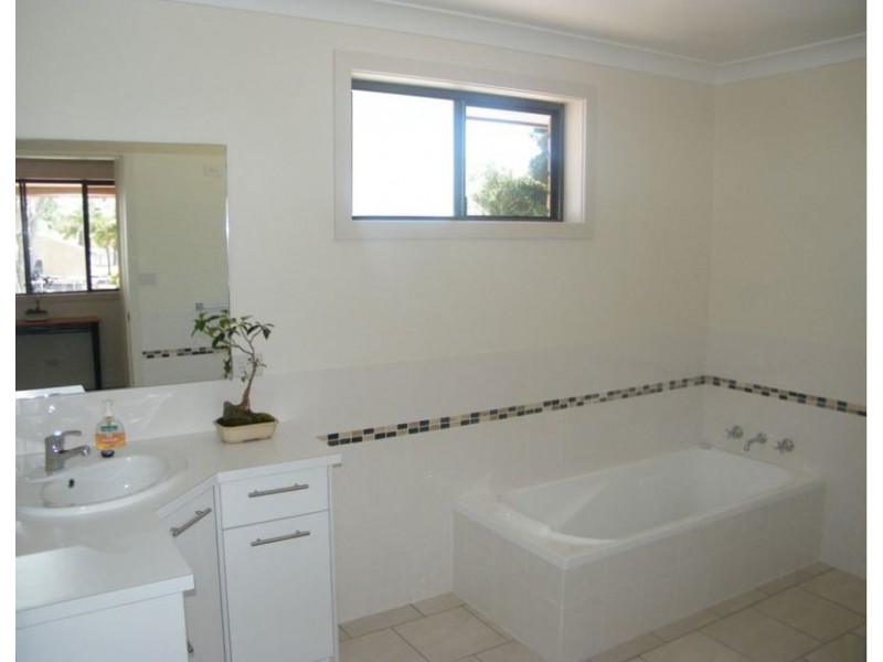 403 The Lakes Way, Tuncurry NSW 2428