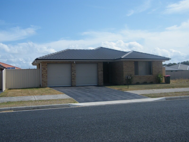 6 Chapmans Road, Tuncurry NSW 2428