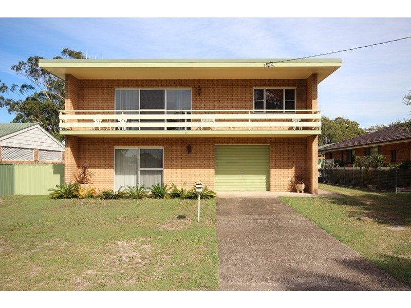 4 Cape Street, Tuncurry NSW 2428