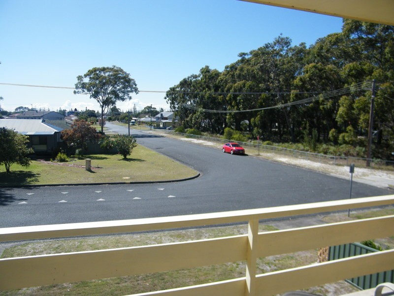 4 Cape Street, Tuncurry NSW 2428