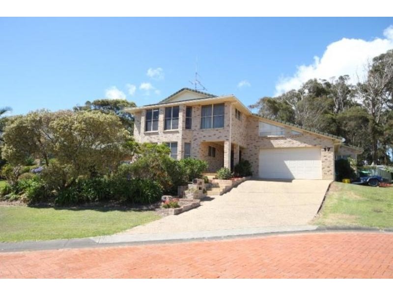 17 Zamia Place, Forster NSW 2428