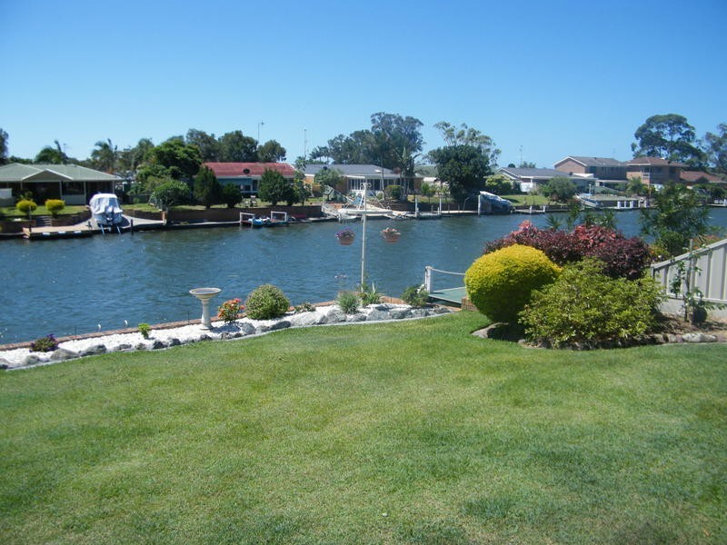 15 Friendship Key, Forster NSW 2428