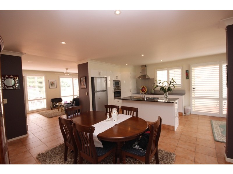 2/12-14 The Lakes Way, Forster NSW 2428