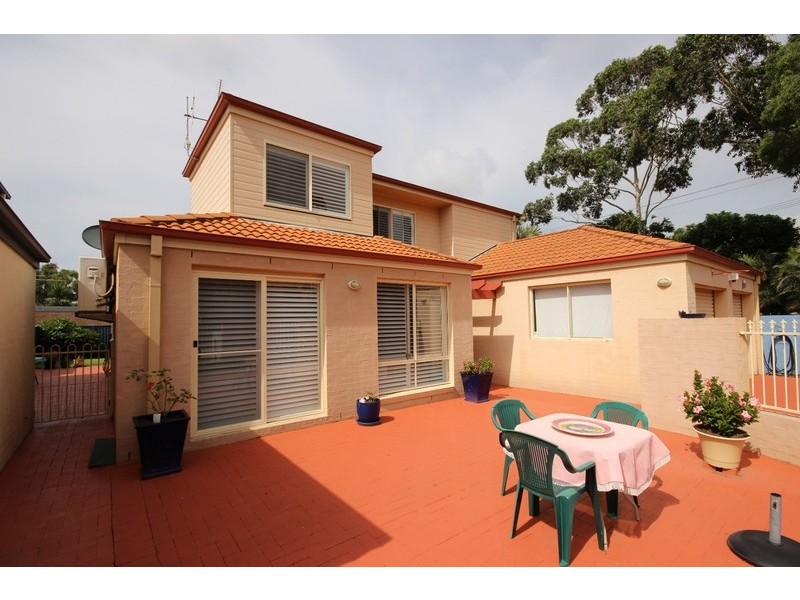 2/12-14 The Lakes Way, Forster NSW 2428