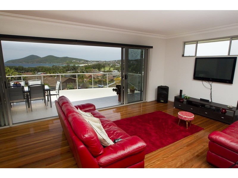 2 Margot Crescent, Forster NSW 2428