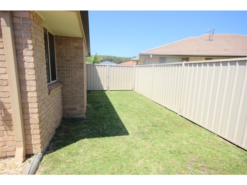 9 Nakara Court, Forster NSW 2428