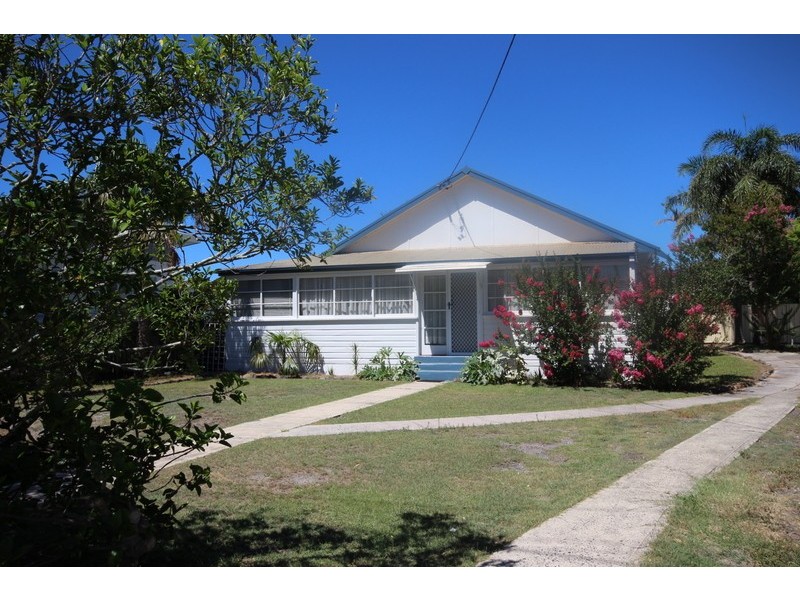 42 The Lakes Way, Forster NSW 2428