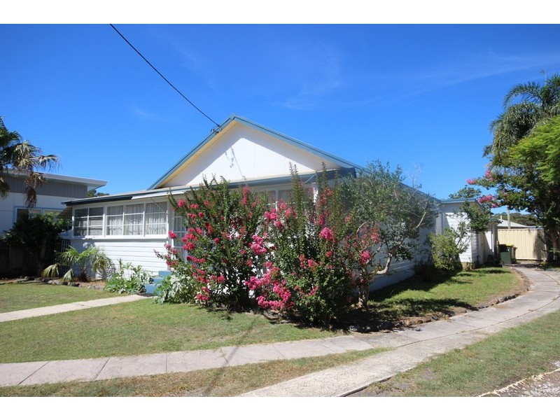 42 The Lakes Way, Forster NSW 2428