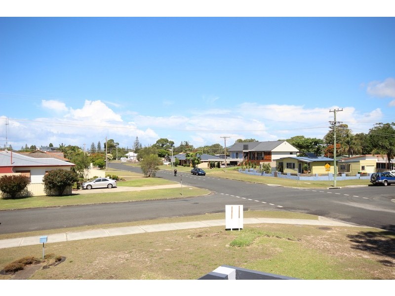 24 Tuncurry Street, Tuncurry NSW 2428