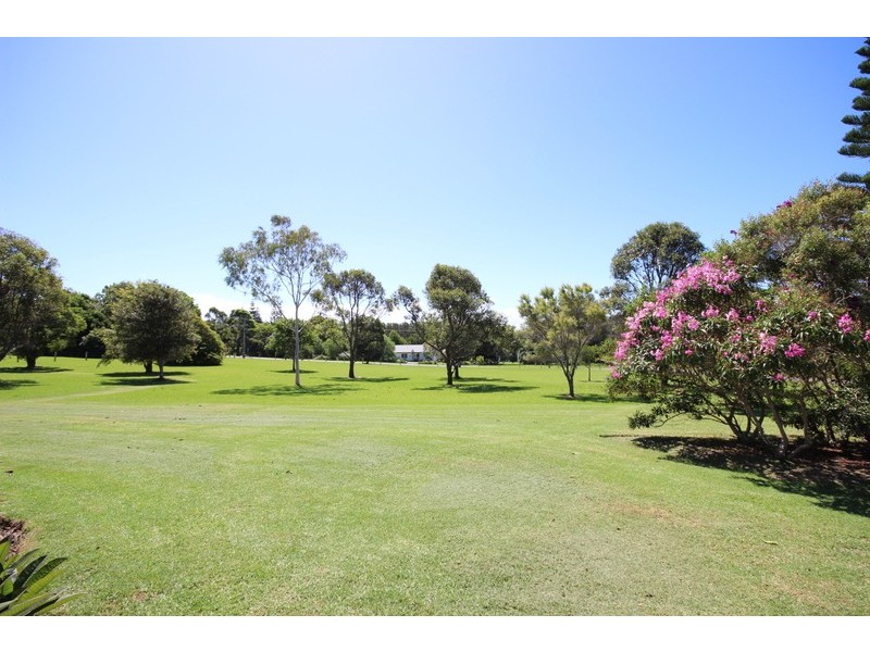 2 Figtree Drive, Diamond Beach NSW 2430