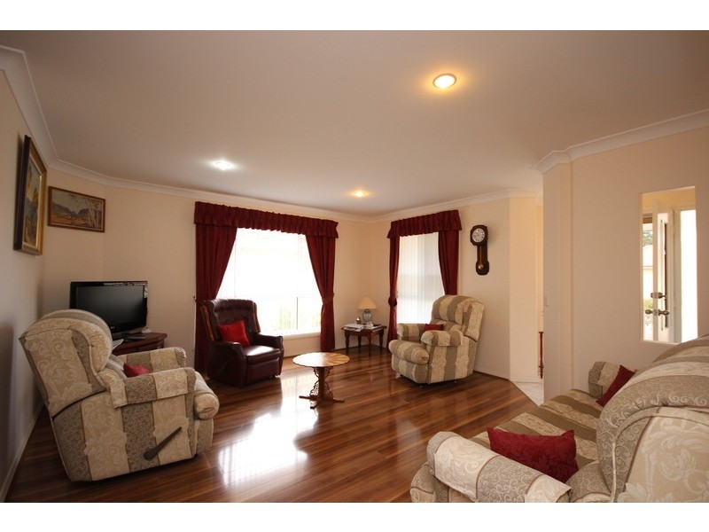 15 Robina Grove, Forster NSW 2428