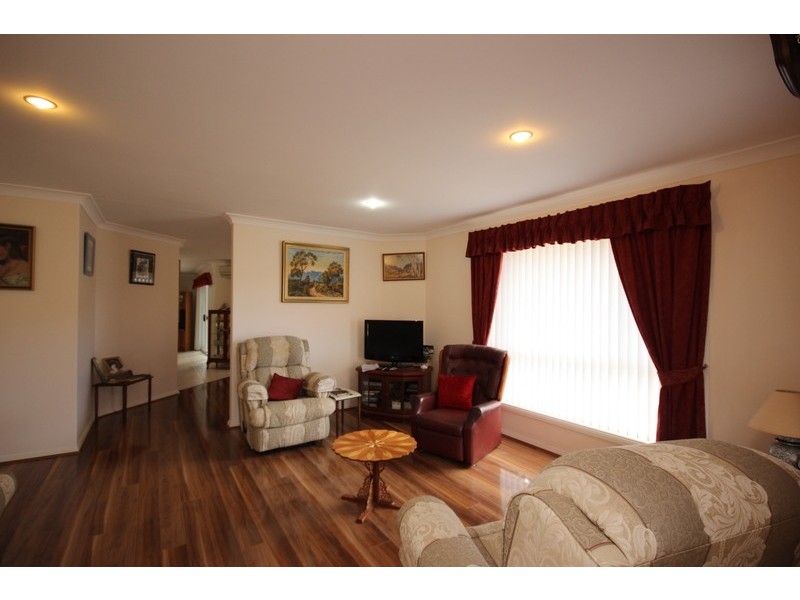 15 Robina Grove, Forster NSW 2428