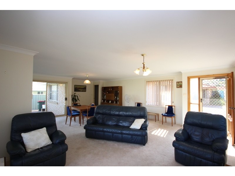 1/17 Burke Close, Forster NSW 2428