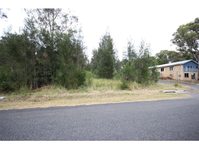 13 Warralong Street, Coomba Park NSW 2428