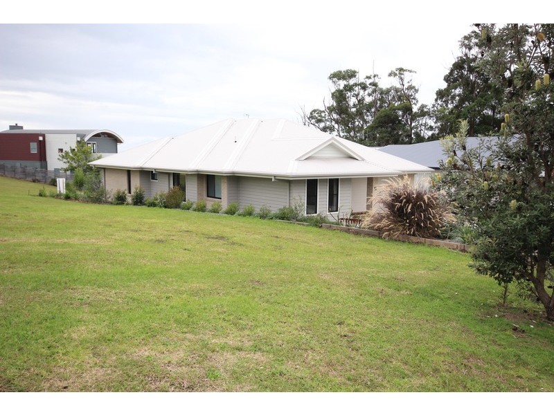 13 Twilight Close, Red Head NSW 2430