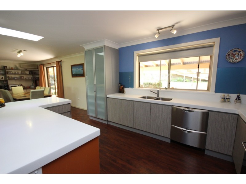 73 Lakeview Crescent, Forster NSW 2428