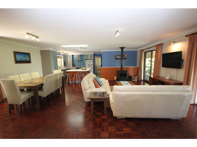 73 Lakeview Crescent, Forster NSW 2428
