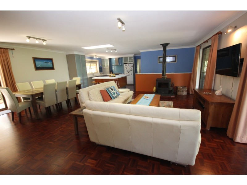 73 Lakeview Crescent, Forster NSW 2428