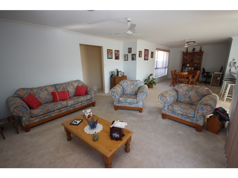 2/5 Mayfair Place, Forster NSW 2428