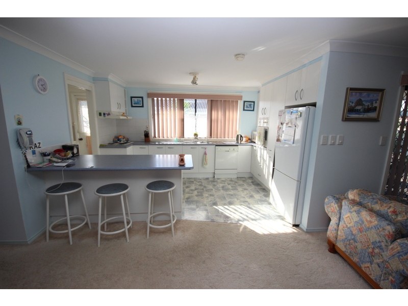 2/5 Mayfair Place, Forster NSW 2428