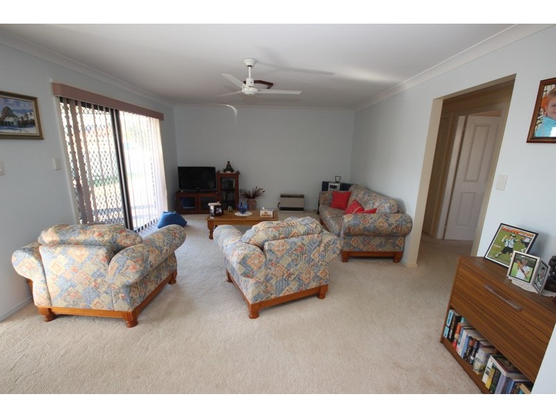 2/5 Mayfair Place, Forster NSW 2428