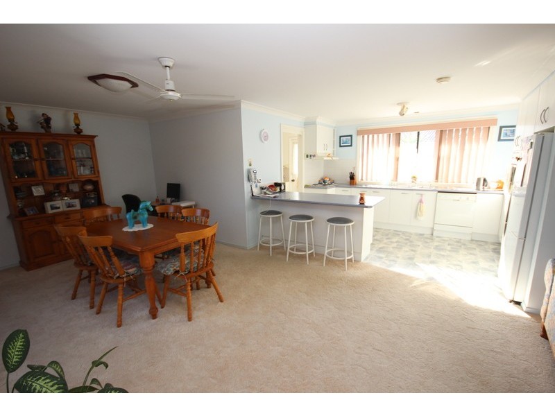 2/5 Mayfair Place, Forster NSW 2428